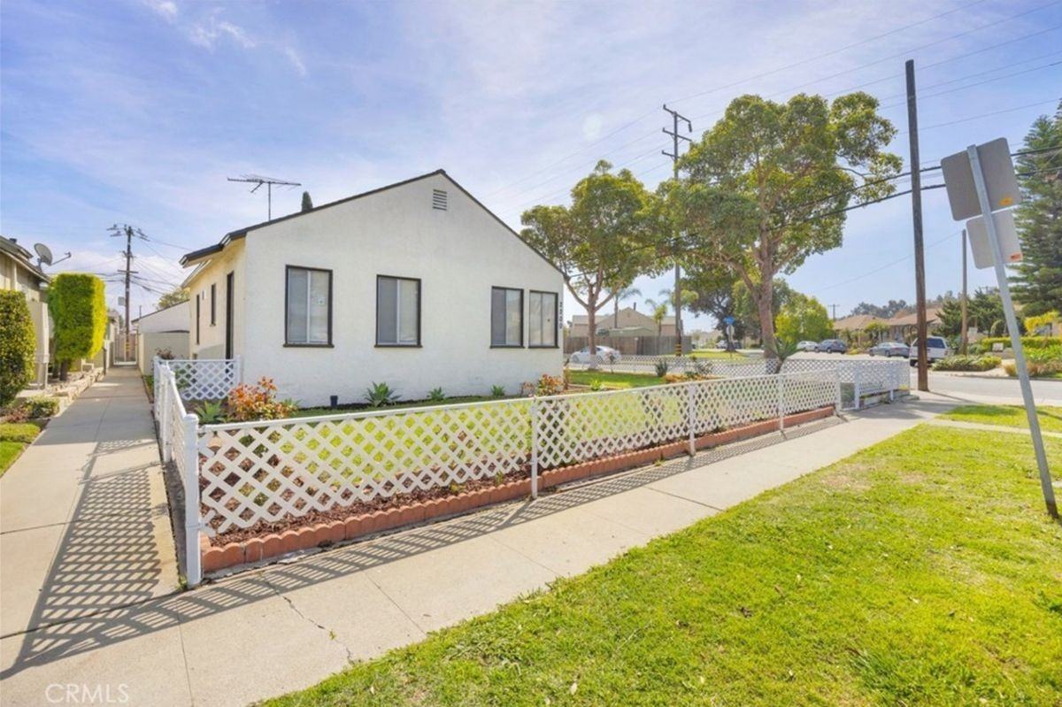 2200 Euclid Ave - Photo 2 of 29