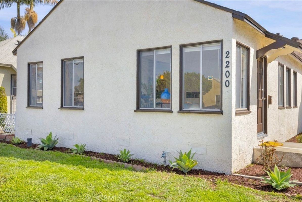 2200 Euclid Ave - Photo 3 of 29