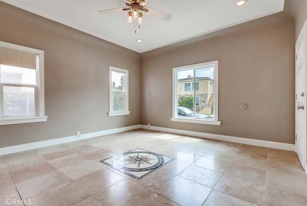 1009 Coronado Ave - Photo 4 of 35