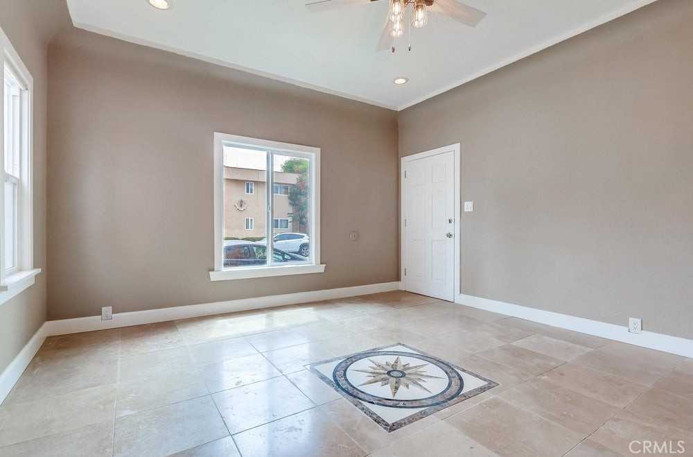 1009 Coronado Ave - Photo 5 of 35