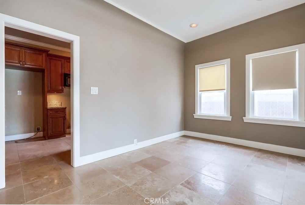 1009 Coronado Ave - Photo 7 of 35