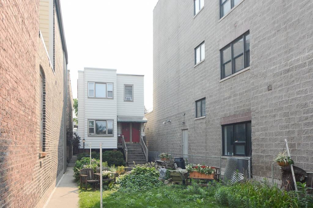 3426 N Lincoln Ave #2