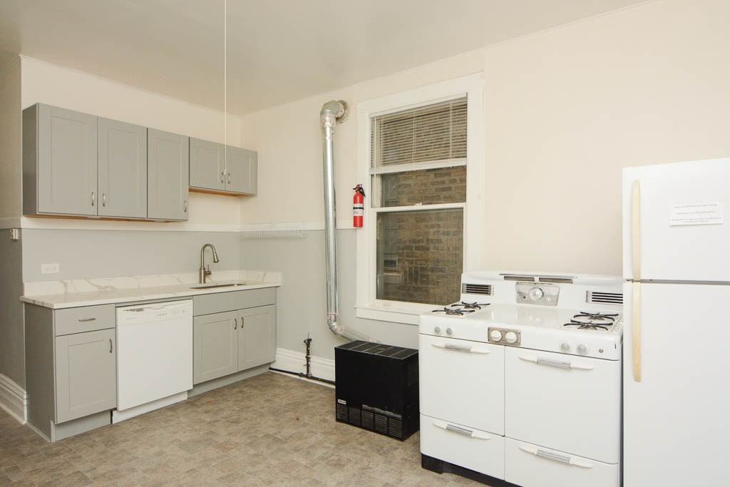 3426 N Lincoln Ave #2 - Photo 3 of 20