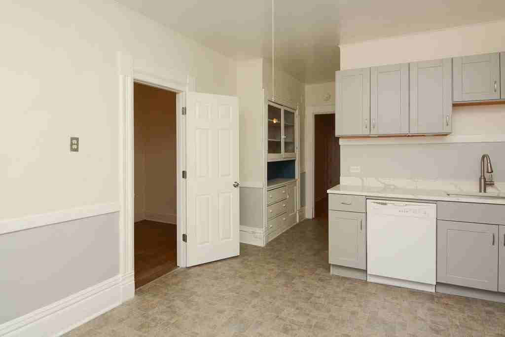 3426 N Lincoln Ave #2 - Photo 4 of 20