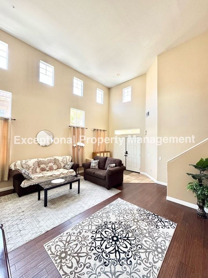 5022 St Albert Dr - Photo 3 of 23