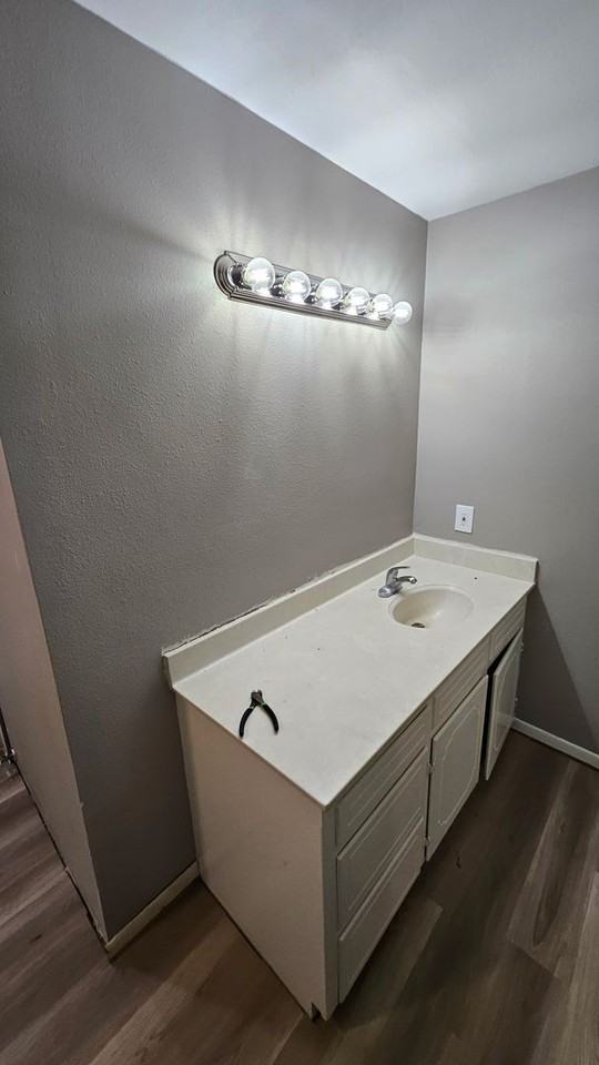 208 Shamrock Dr - Photo 3 of 13