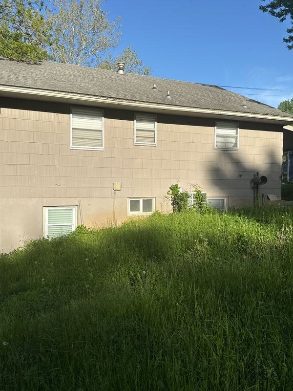 1528 S Vermont Ave - Photo 2 of 7