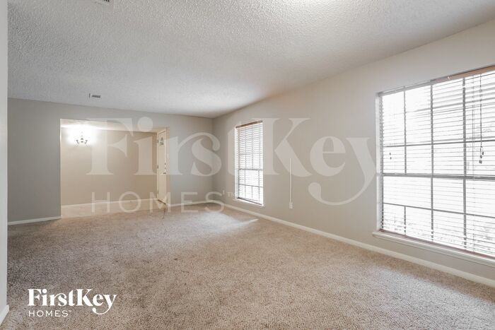 2010 Eastfield Cir - Photo 2 of 14