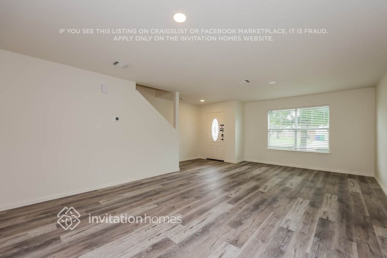 215 Equestrian Dr - Photo 4 of 18