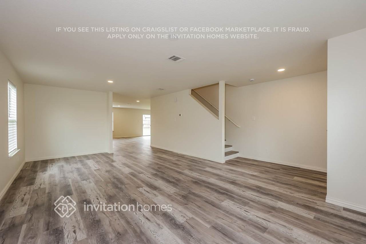 215 Equestrian Dr - Photo 5 of 18