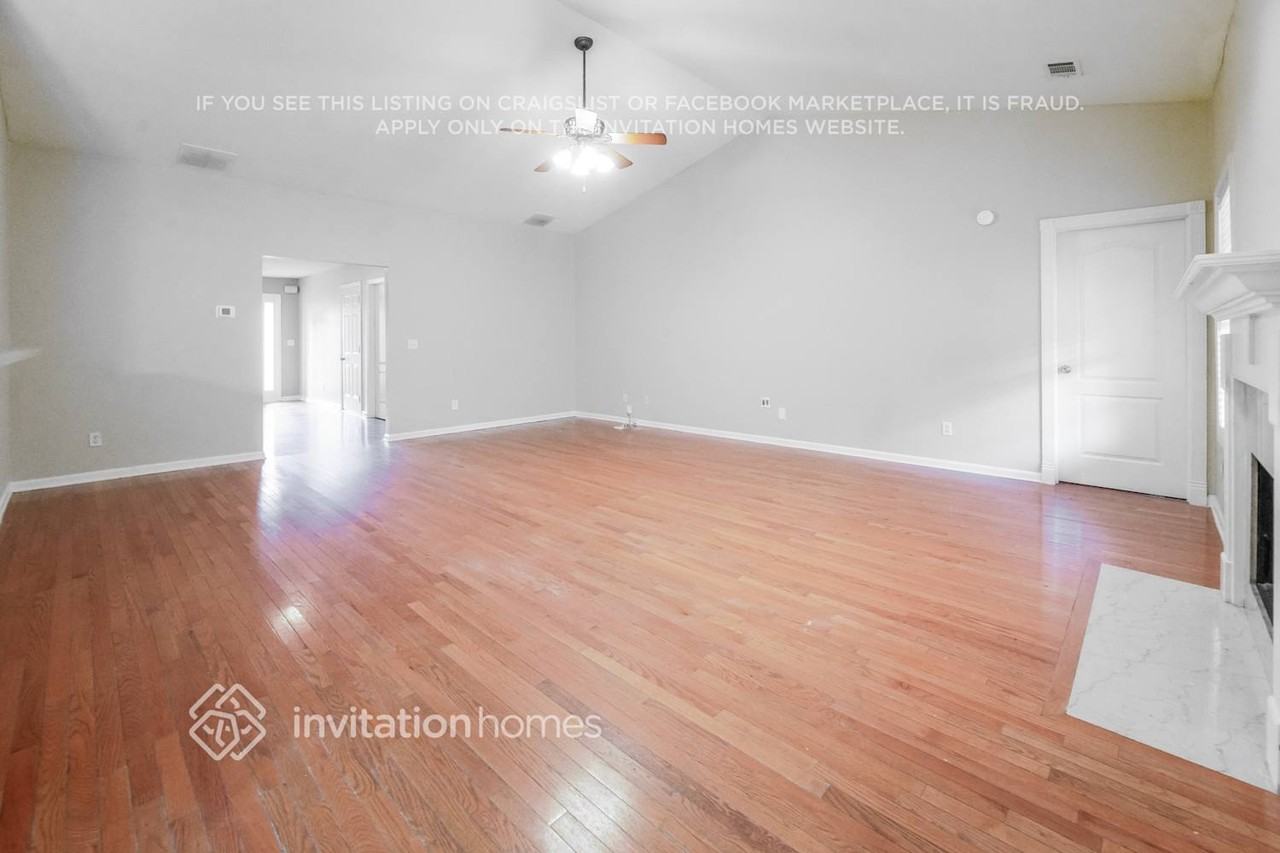 301 Millpond Pkwy - Photo 4 of 11
