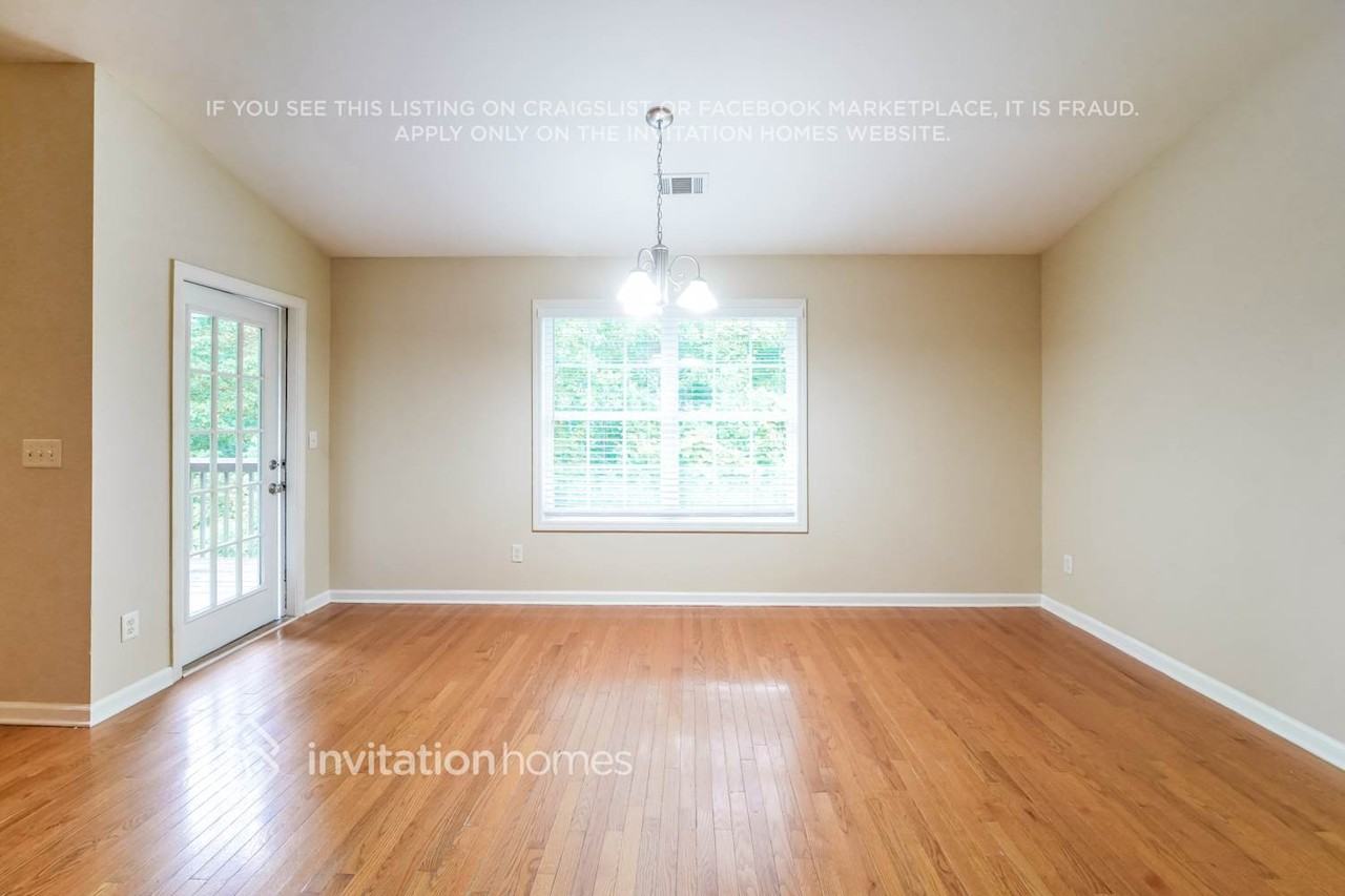 301 Millpond Pkwy - Photo 5 of 11