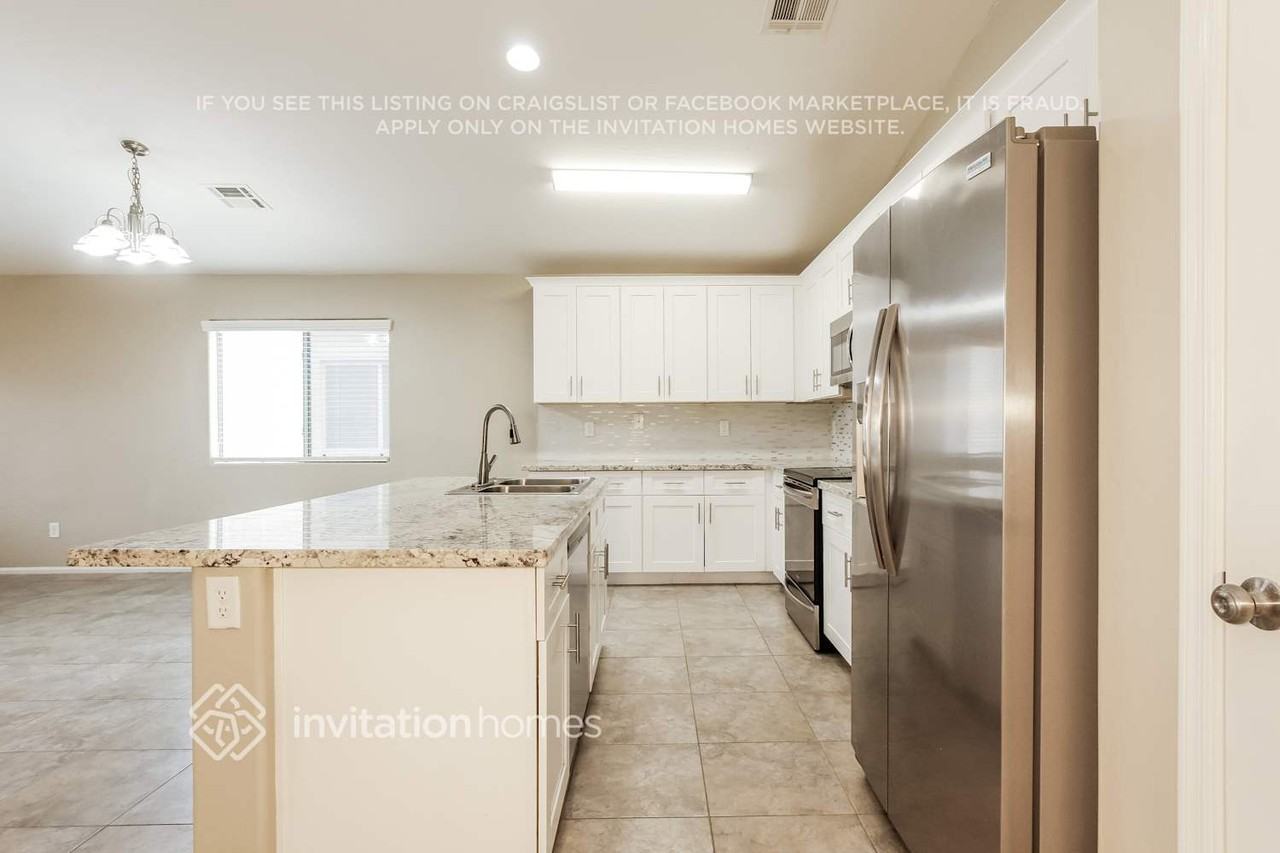 2231 S 101st Dr - Photo 6 of 17