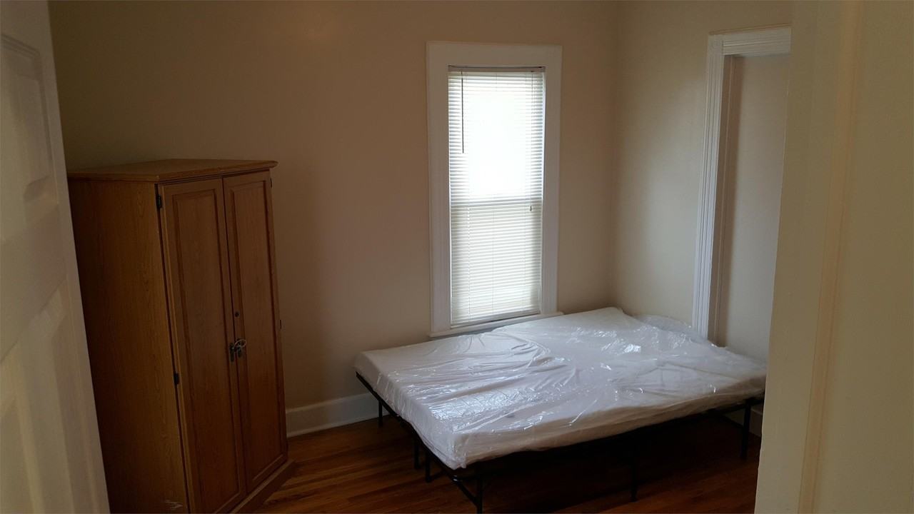90 Conklin Ave - Photo 6 of 40