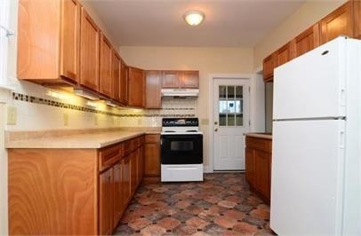 90 Conklin Ave - Photo 4 of 40