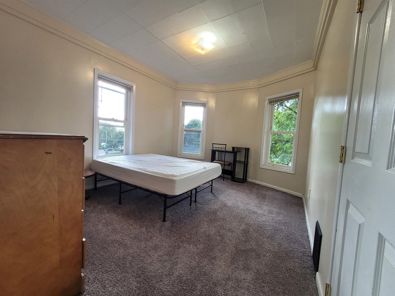 90 Conklin Ave - Photo 3 of 40