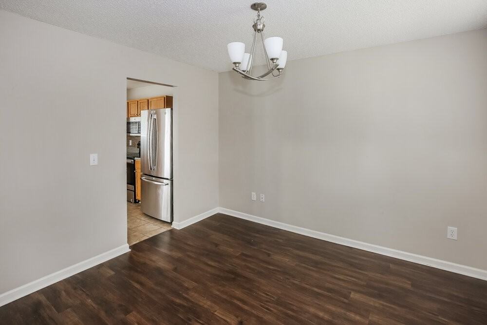 3913 Edgeview Dr - Photo 7 of 17