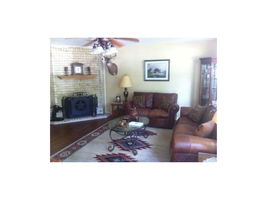 2807 Water Locust Dr - Photo 2 of 7