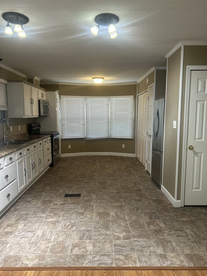 1009 Roma St #NA - Photo 2 of 15