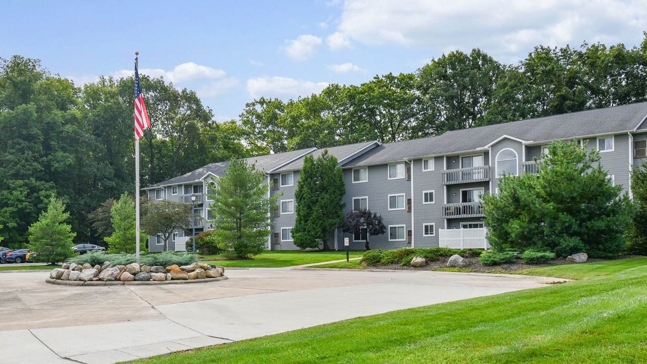 Portage Pointe Apartments - Photo 2 of 41
