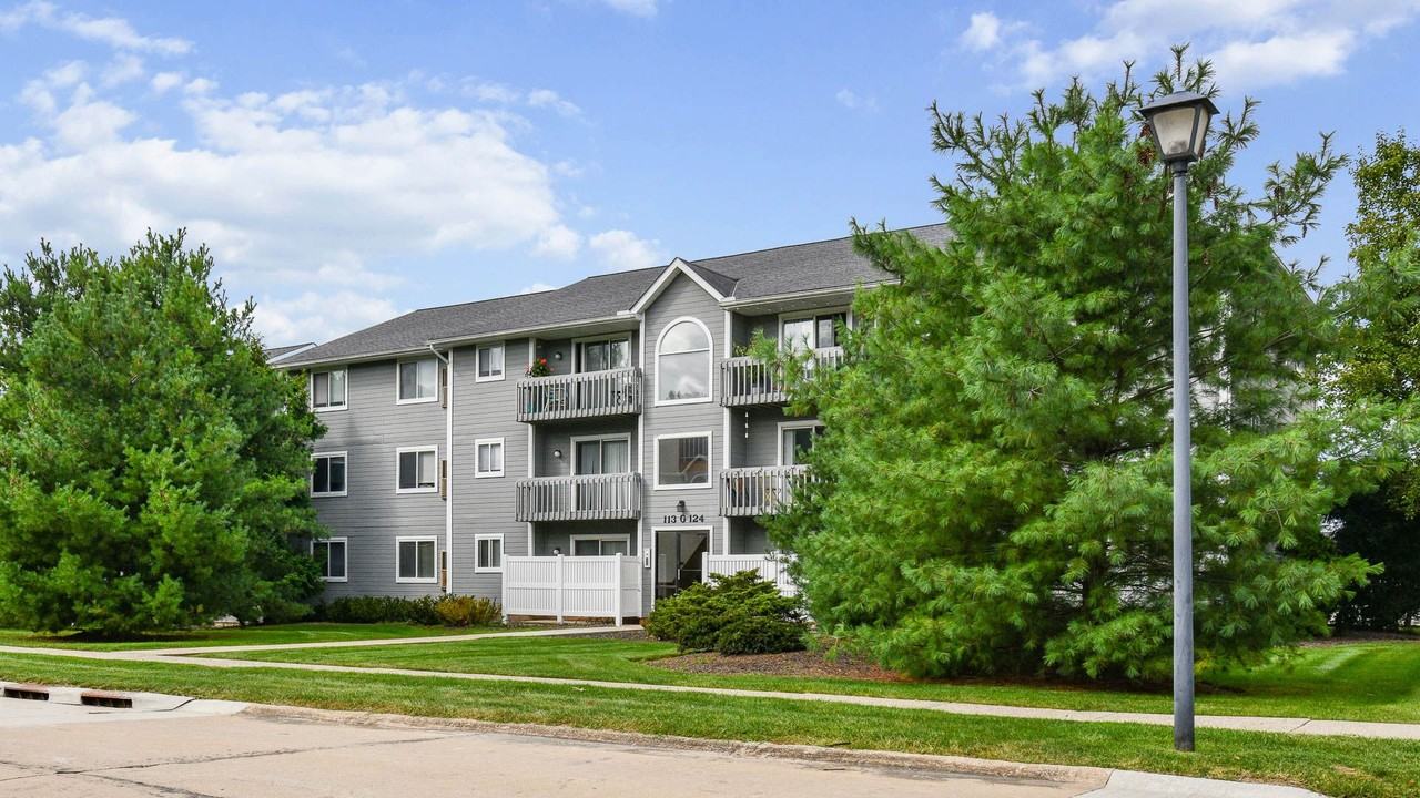 Portage Pointe Apartments - Photo 5 of 41
