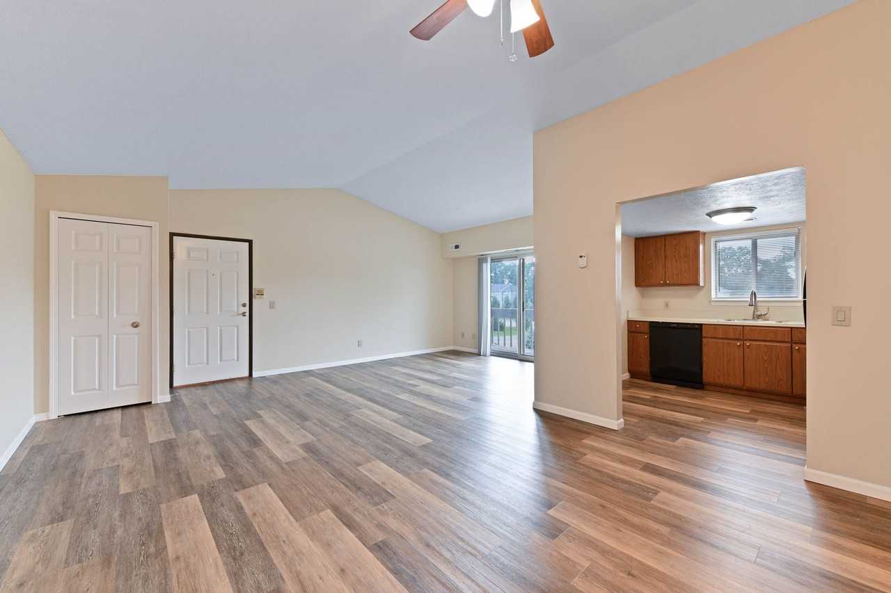 Portage Pointe Apartments - Photo 7 of 41