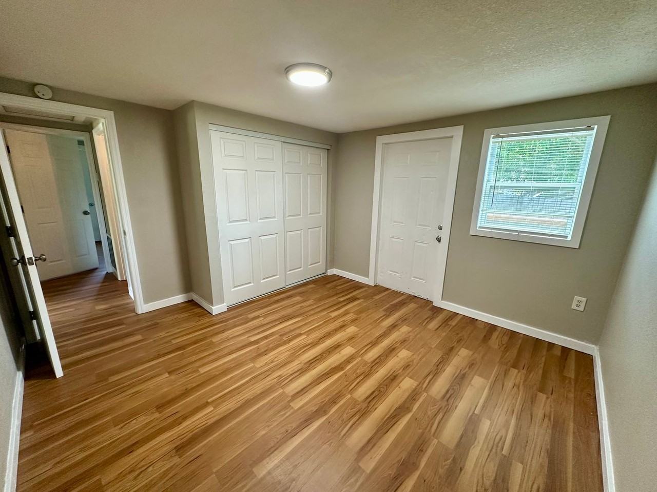 902 Canal Dr - Photo 4 of 24