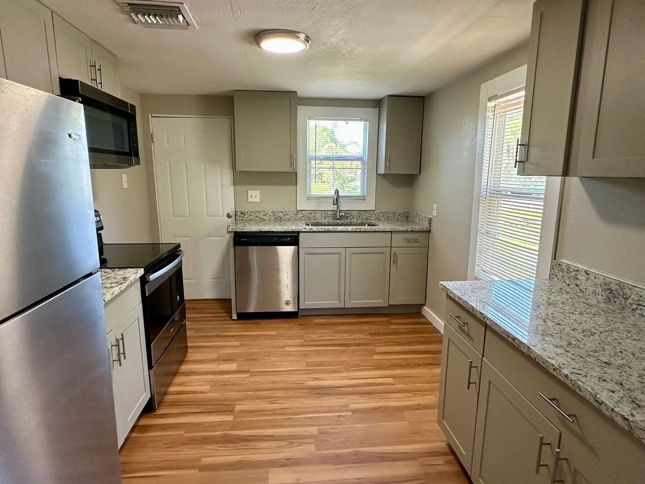 902 Canal Dr - Photo 6 of 24