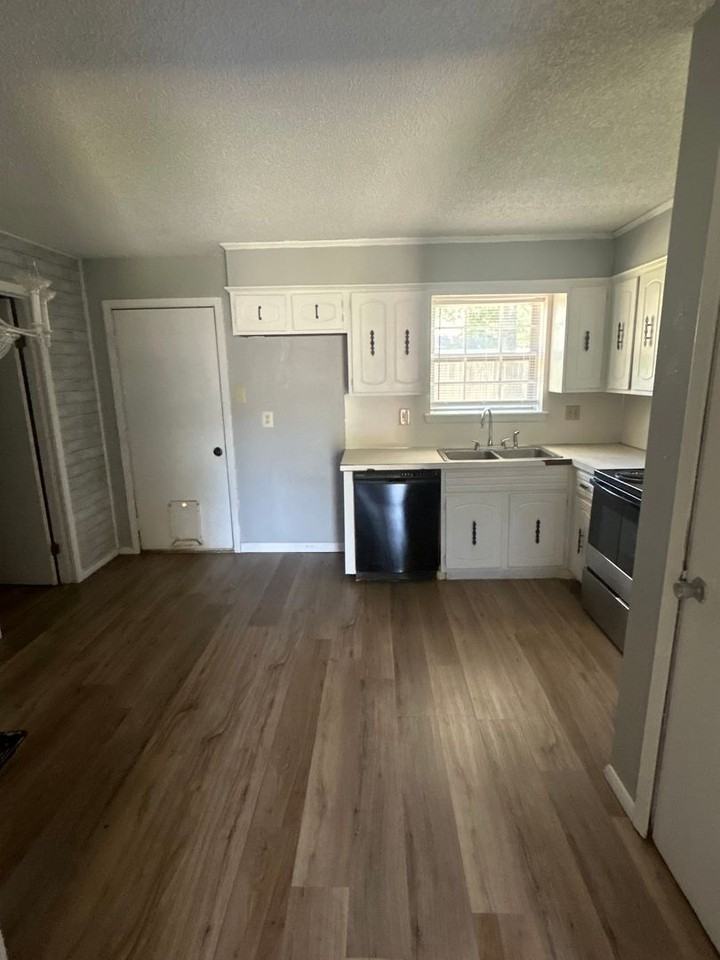 159 Randall Dr - Photo 4 of 12