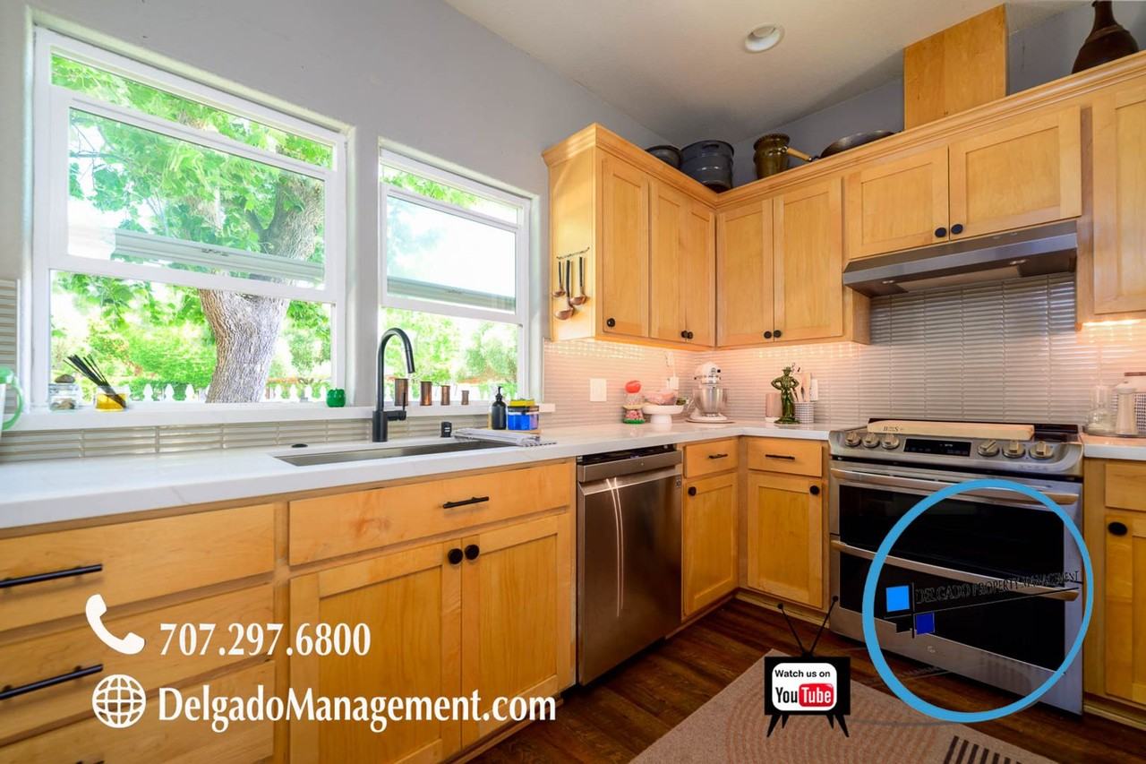 516 W J St - Photo 4 of 45