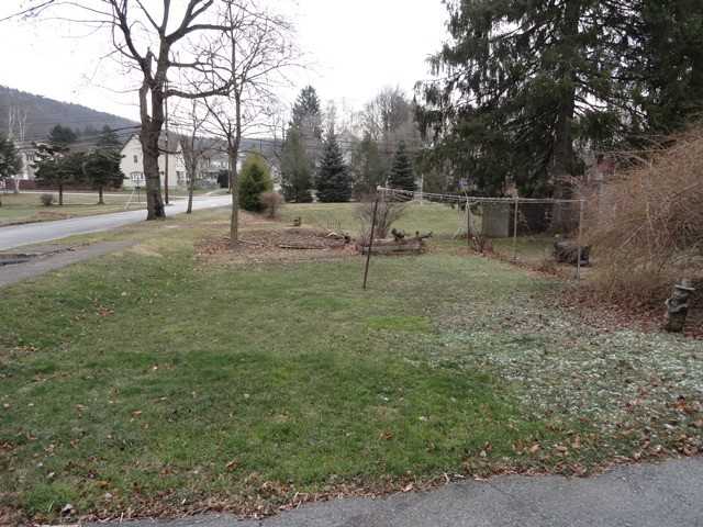 402 S 2nd St - Photo 2 of 10