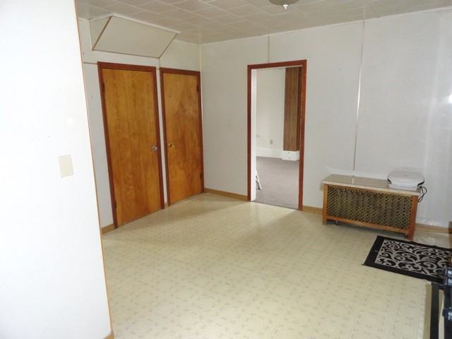 402 S 2nd St - Photo 3 of 10