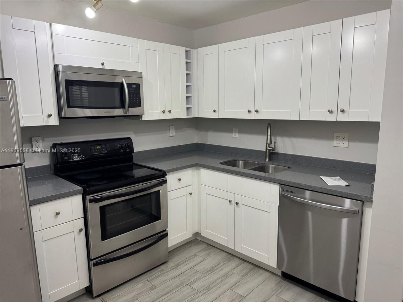 721 N Pine Island Rd #201 - Photo 4 of 23