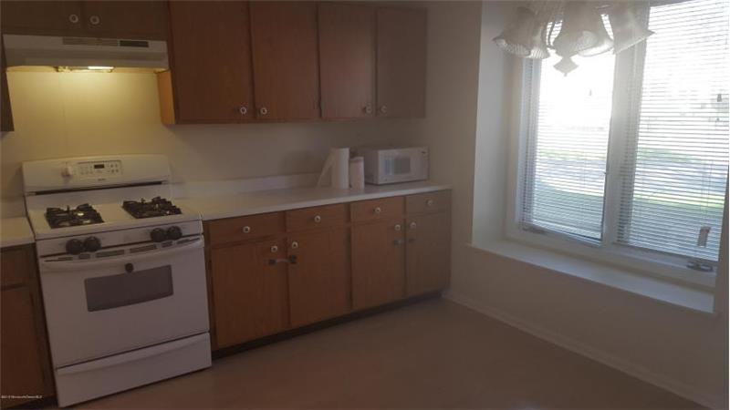 121 Tangerine Dr - Photo 3 of 7