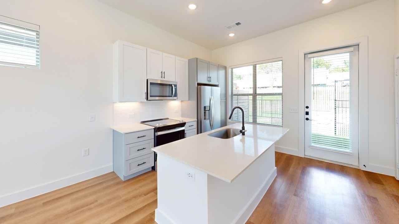 Kellie St - Photo 6 of 8