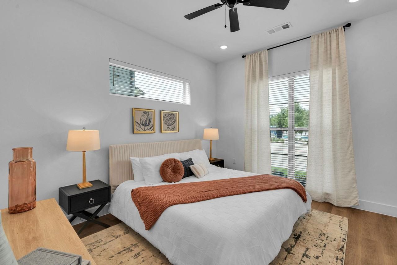 803 Bernard Street - Photo 6 of 8