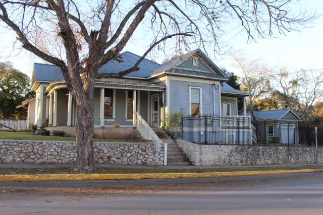 393 Comal Ave - Photo 3 of 27