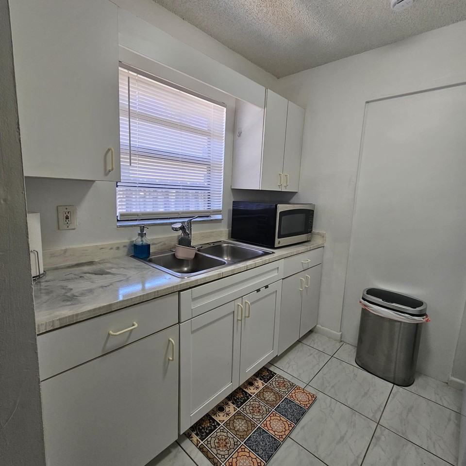 Northwest 7th Avenue - Photo 3 of 8