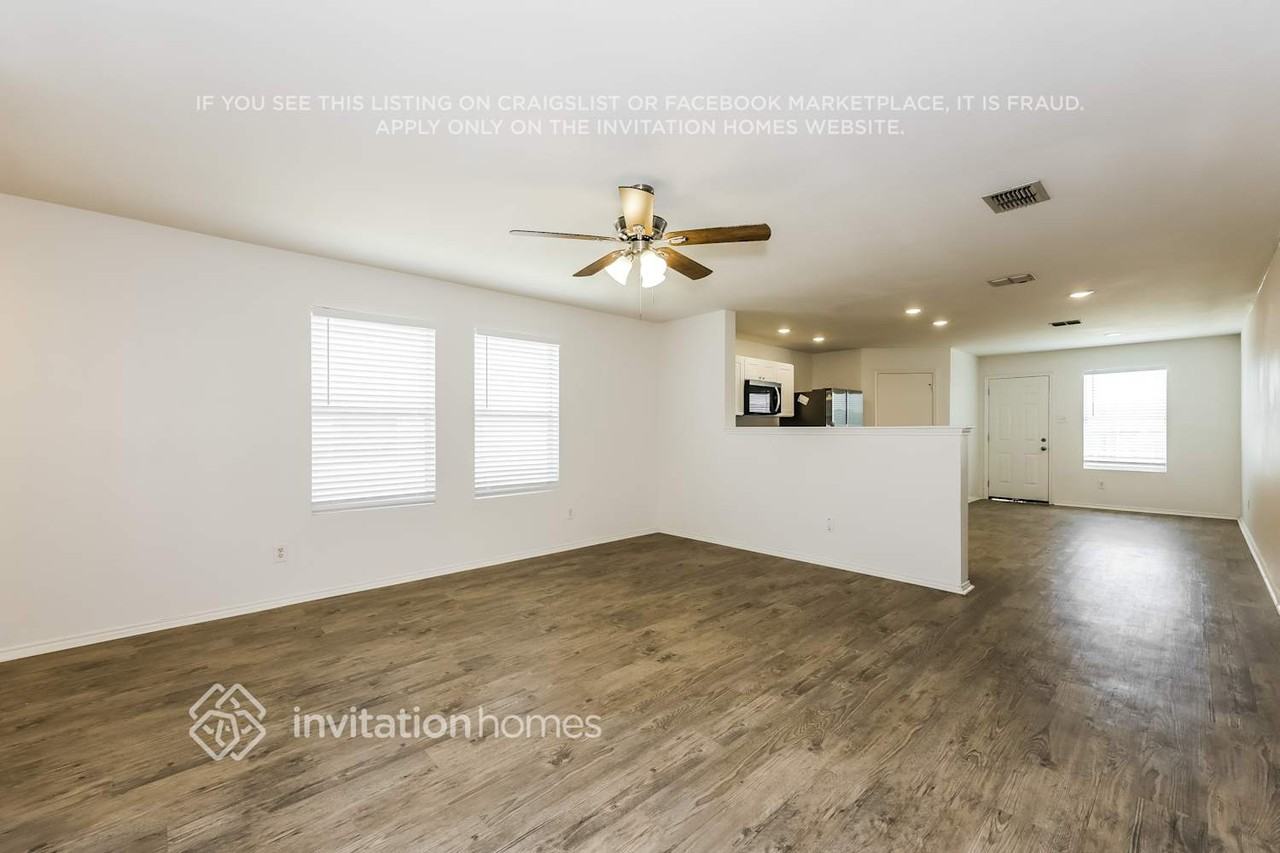 1416 Castle Ridge Rd - Photo 5 of 17