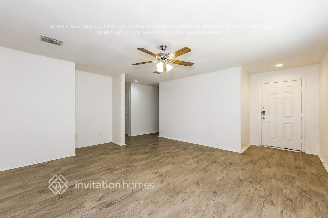 1416 Castle Ridge Rd - Photo 3 of 17