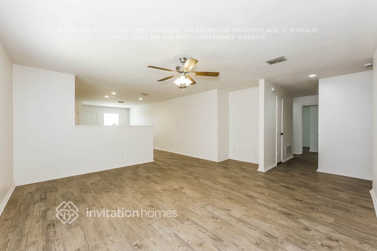 1416 Castle Ridge Rd - Photo 4 of 17