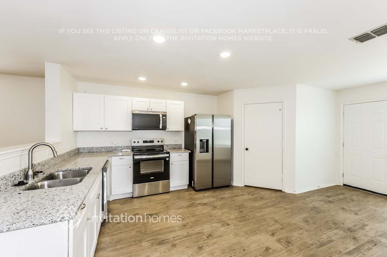 1416 Castle Ridge Rd - Photo 7 of 17