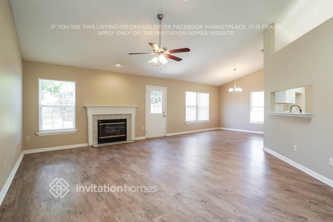 8460 Branchwater Dr - Photo 4 of 17