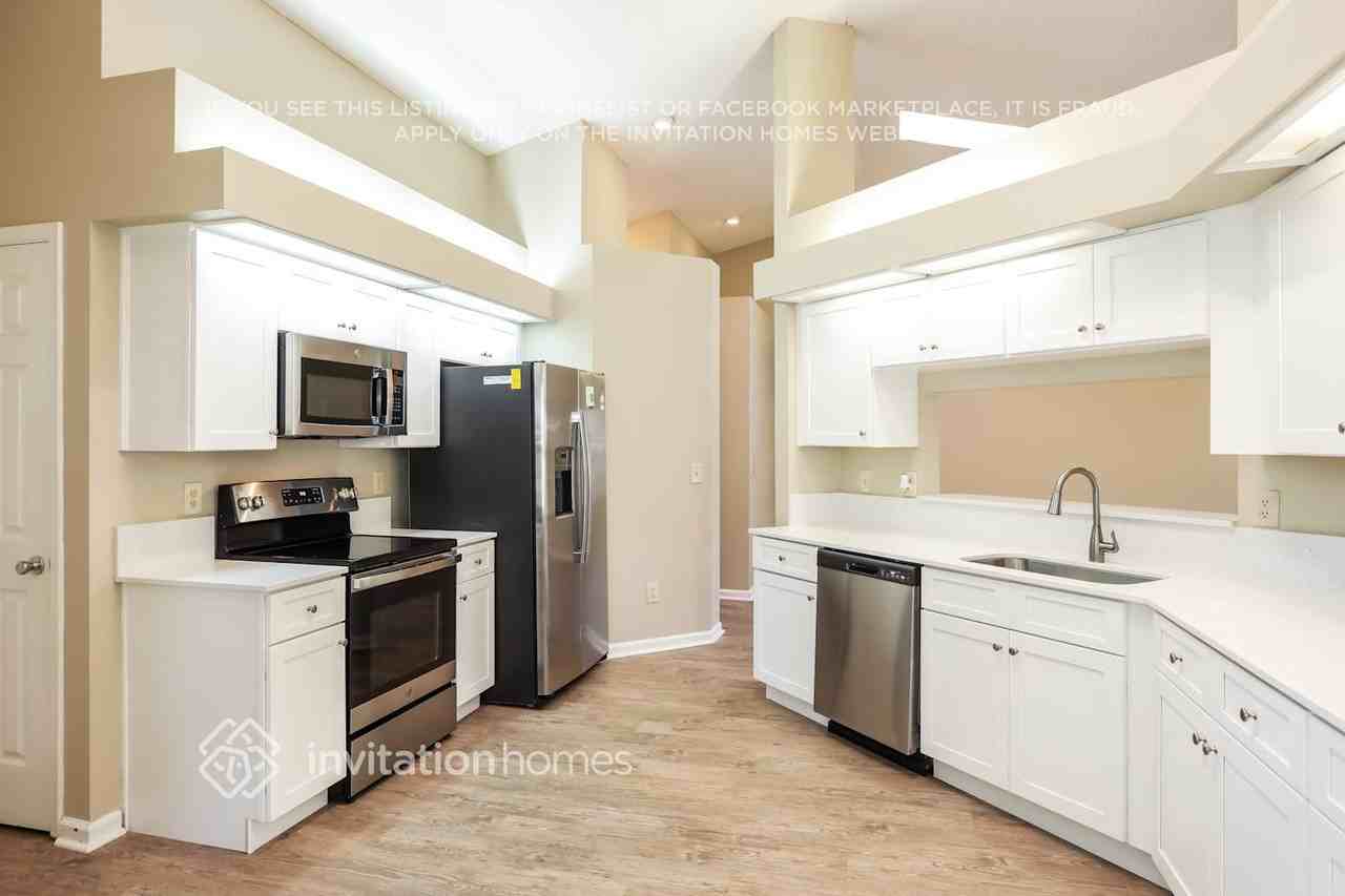 8460 Branchwater Dr - Photo 6 of 17