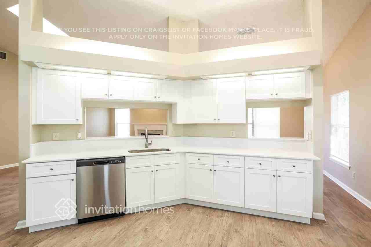 8460 Branchwater Dr - Photo 7 of 17