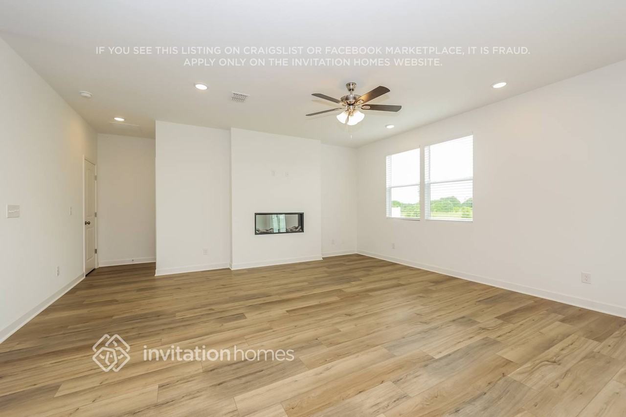 833 Molly Ln - Photo 4 of 18