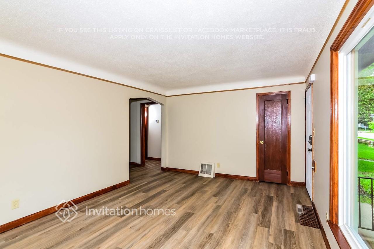 3729 Noble Ave N - Photo 6 of 19
