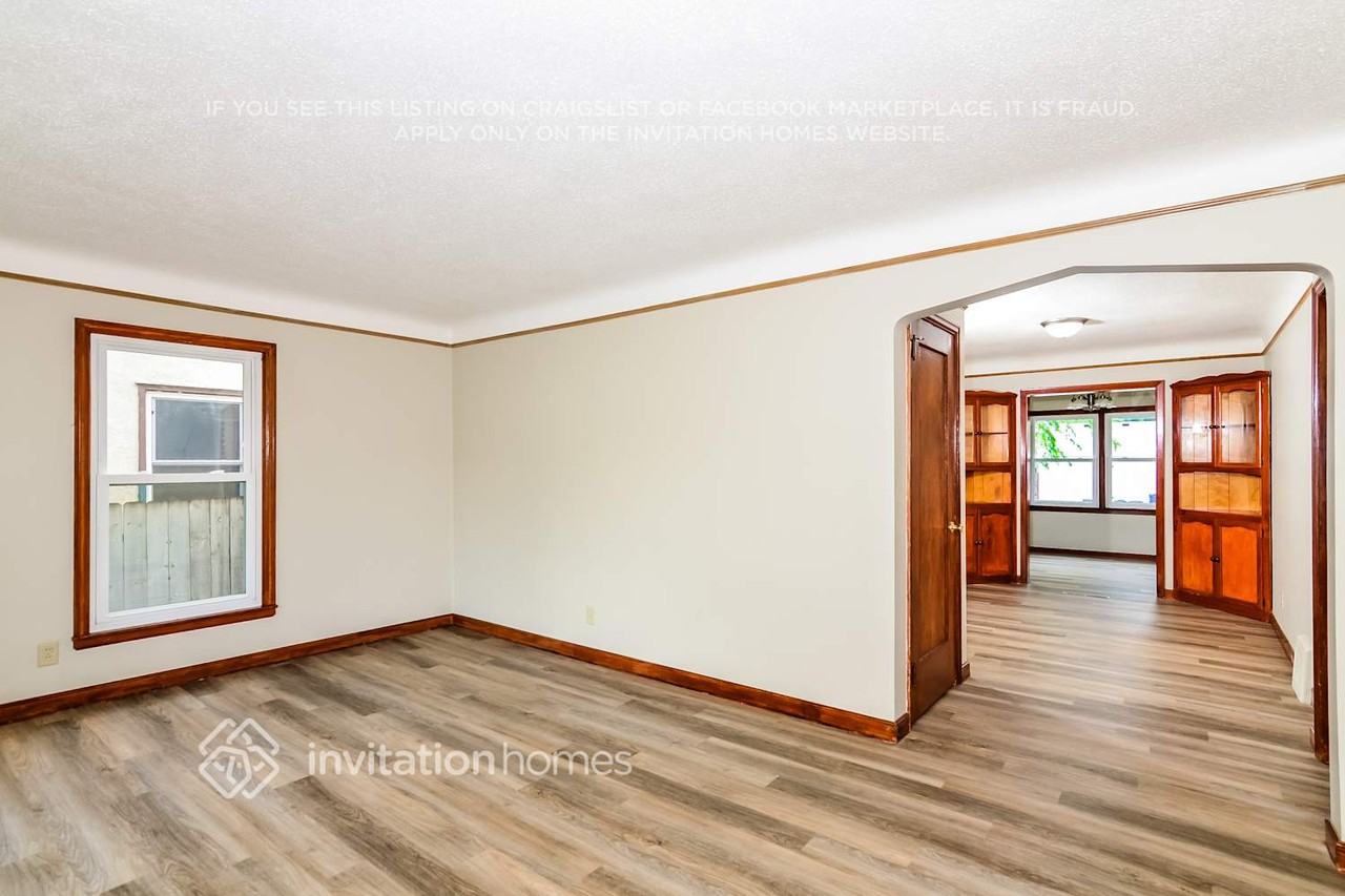 3729 Noble Ave N - Photo 7 of 19