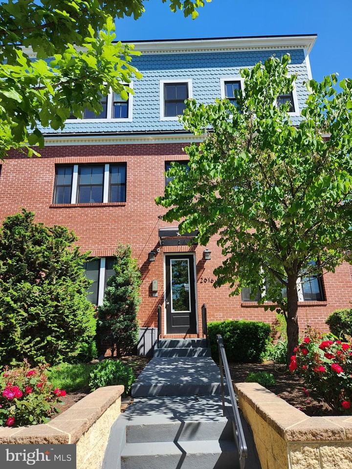 E Street Expy ##4 - Photo 2 of 35