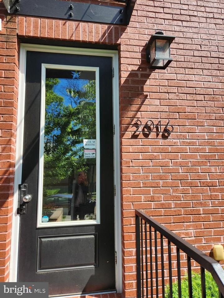 E Street Expy ##4 - Photo 3 of 35